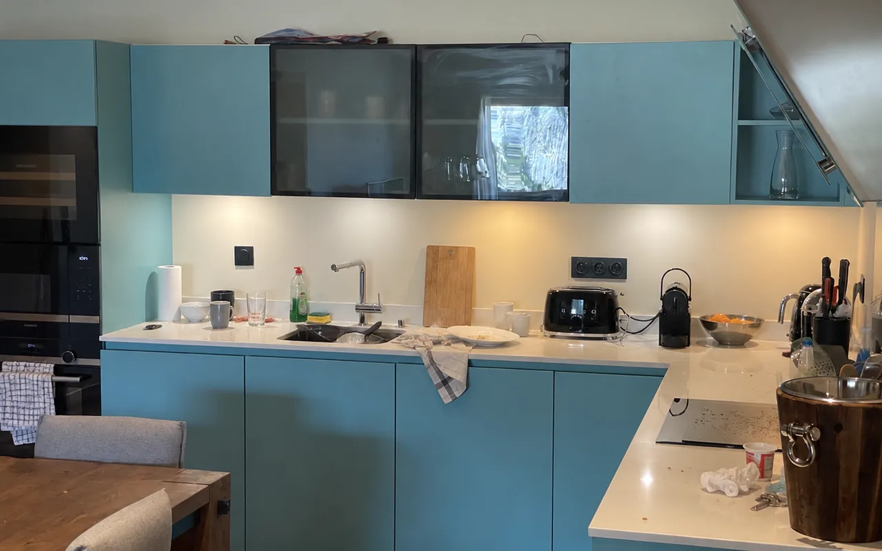 Cuisine avant un ménage à domicile, à Chambéry