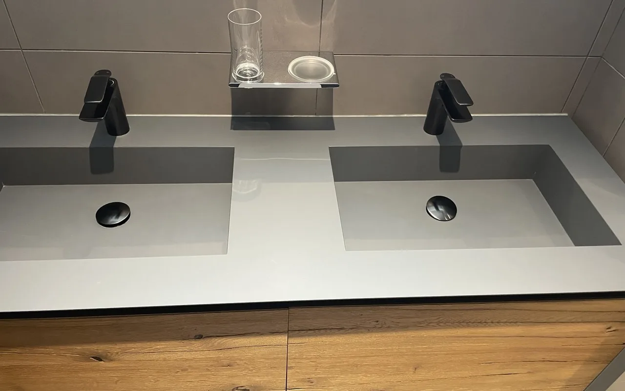 Salle de bain détartrée lors d’un nettoyage de fin de bail