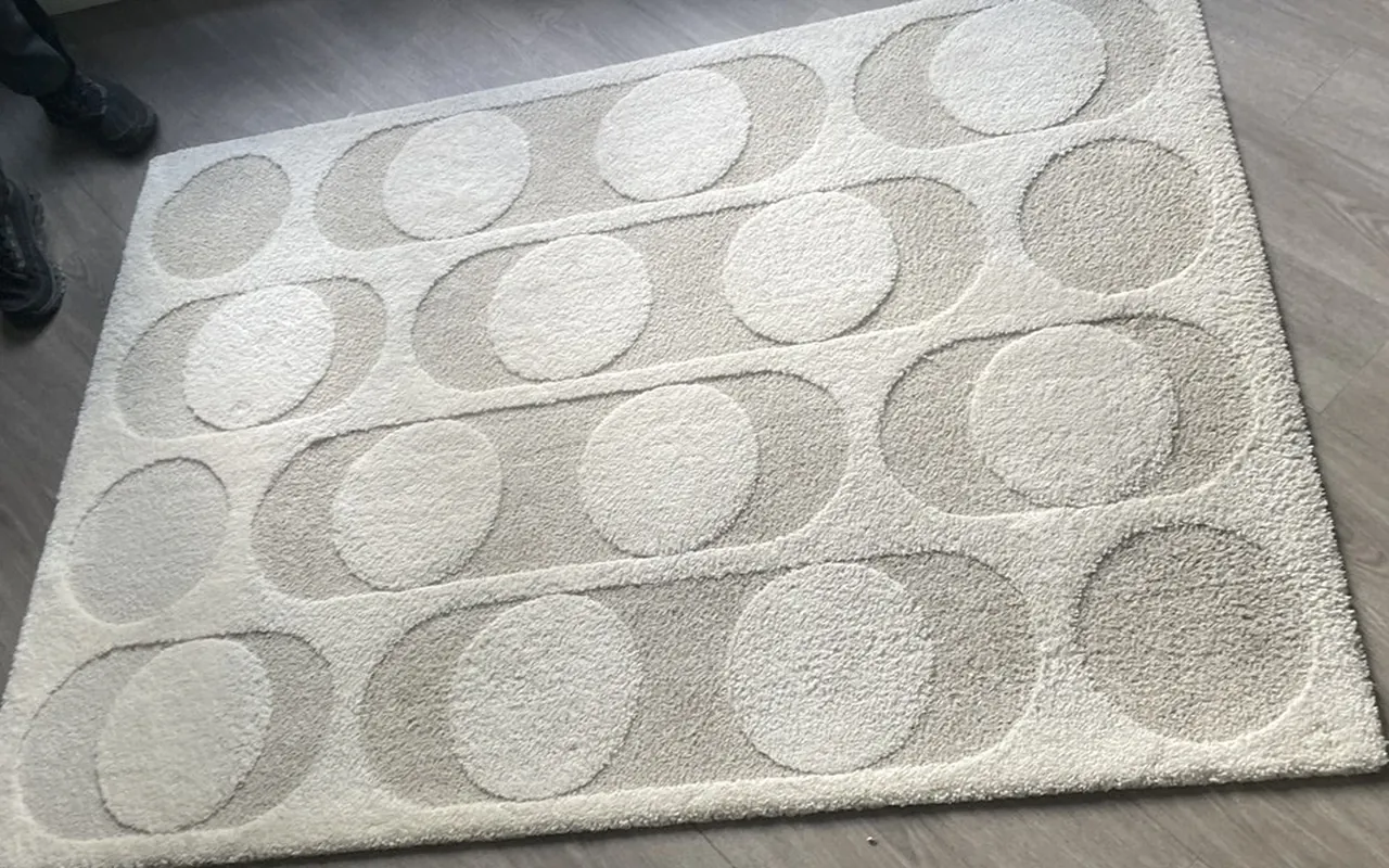 Tapis en laine après un nettoyage par injection-extraction à domicile
